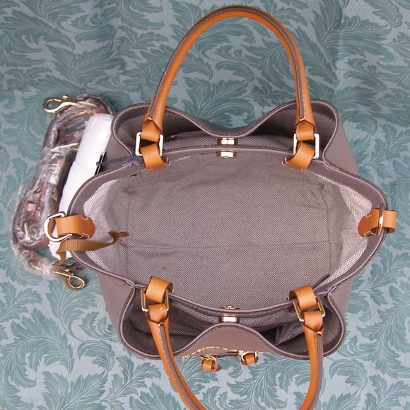 NWT Dooney & Bourke Smooth Leather Dawson Satchel in Taupe - Picture 13 of 16